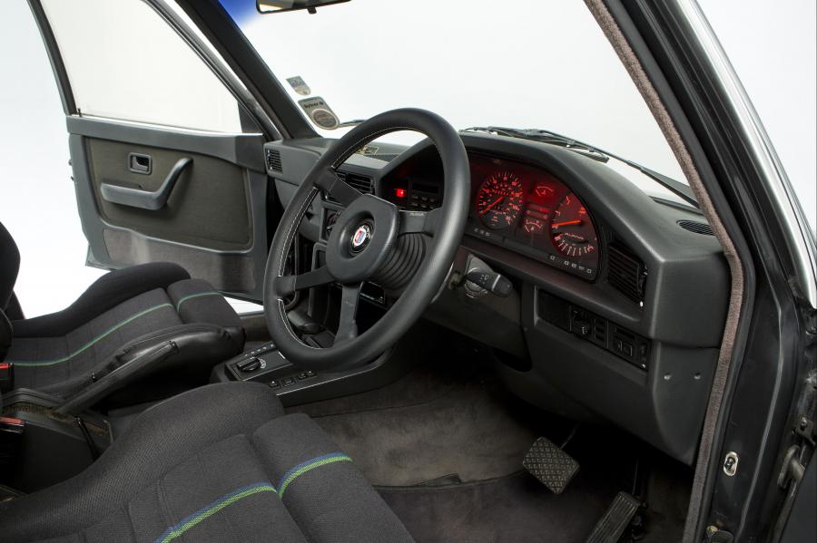 Интерьер Alpina B10 3.5 (E28) 1985 года  (UK) (фото 9 из 10)